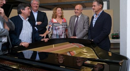 Gran Canaria recibe con emoción el piano del tenor Alfredo Kraus