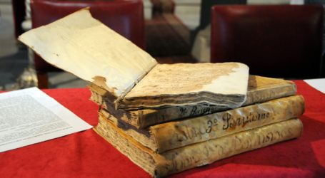 Tunte digitaliza su historia con los libros sacramentales de la parroquia