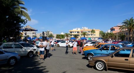 Casi 300 coches japoneses se muestran en el Encuentro Solidario de Arguineguín
