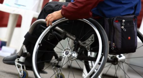 El Ayuntamiento obliga a dos discapacitados a cambiar de vado cada quincena