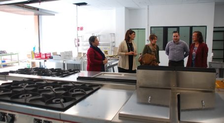 Ana Dorta visita las instalaciones del módulo de FP de cocina del IES Arguineguín