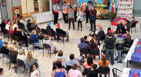 Los usuarios de los centros de Día y de Alzheimer celebran la Navidad