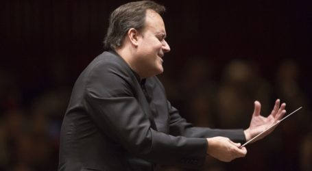Karel Mark Chichon dirige la Sinfonía nº 5 de Beethoven en su debut al frente de la OFGC