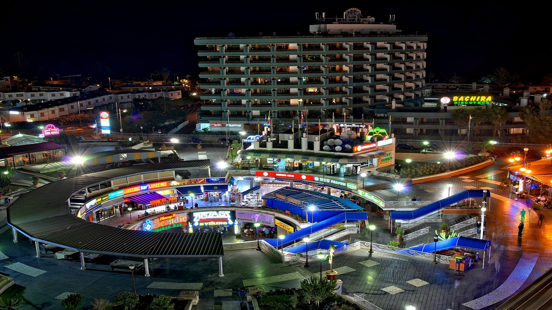 Vibrant Nightclubs in Playa del Inglés
