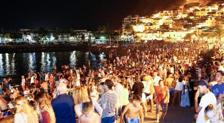 Unas 8.000 personas disfrutaron en Playa de Mogán de la noche de San Juan