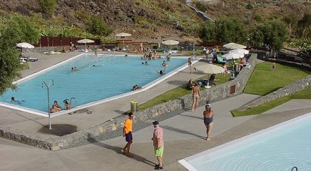 La apertura de la piscina de la zona alta refresca las medianías y ofrece un reclamo turístico