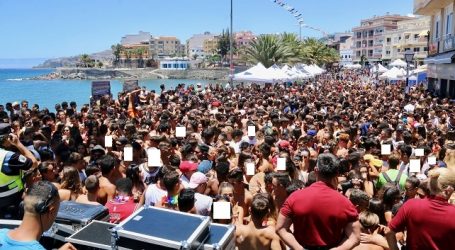 El “desmadre” obliga a suspender la Fiesta del Agua en Arguineguín
