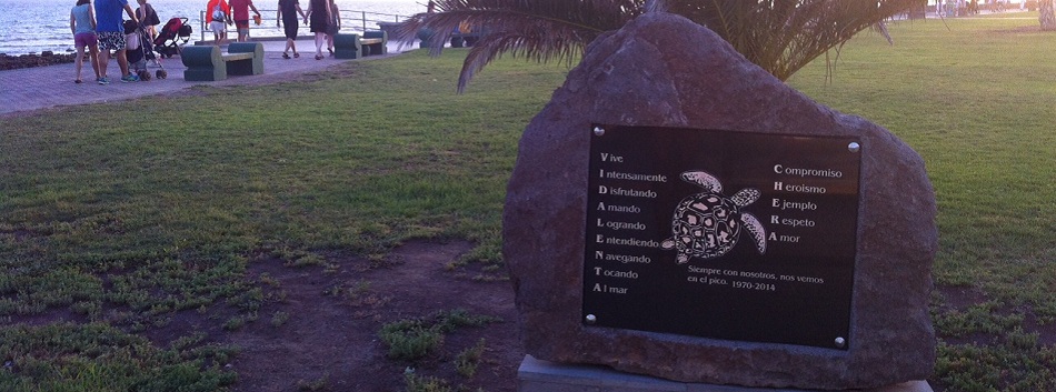 Placa homenaje a El Chera en el Faro de Maspalomas