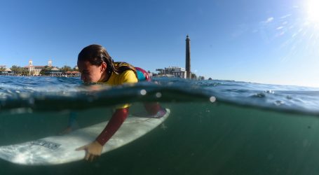 Un monumento recordará la bondad humanista de El Chera, promotor del surf en Maspalomas