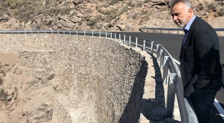Se abre la carretera de Ayacata a Mogán tras la obra de reparación de un muro de 20 metros de alto