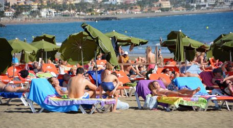 El Ayuntamiento destina otra partida de 150.000 euros para nuevas hamacas y sombrillas