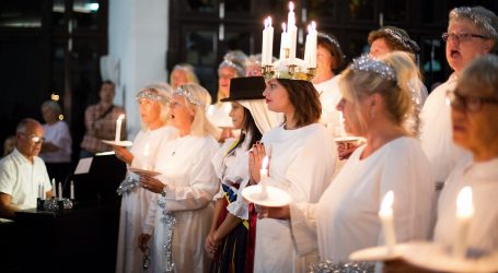 La luz ilumina a la Lucía Sueca y la Lucía Canaria para celebrar 54 años de tradición
