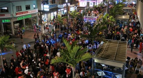 Santa Lucía no discrimina los géneros musicales en la cabalgata del carnaval