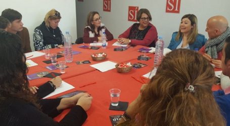 Las senadoras Laura Berja y Olivia Delgado mantienen un encuentro en la agrupación socialista