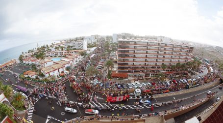 Casi 300.000 personas llenan las calles de Playa del Inglés por la Cabalgata del Carnaval