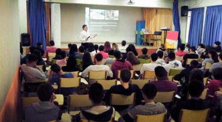 González ofrece una conferencia al alumnado del IES Támara sobre el ciclo del agua en San Bartolomé de Tirajana