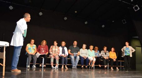 La Cuadrilla de mayores de El Tablero estrena la comedia musical ‘Divinas de la muerte’
