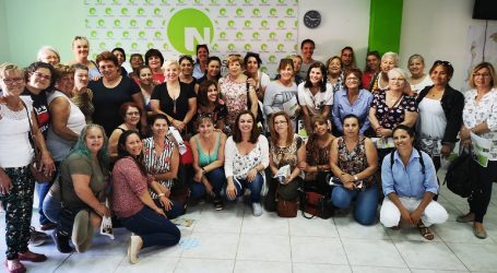La senadora de Nueva Canarias Maria José López rinde cuentas con las camareras de piso