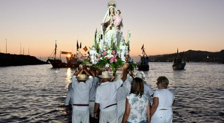 Más de 6.000 personas acuden a la procesión terrestre de la Virgen del Carmen en Arguineguín