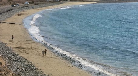 Santa Lucía celebra el Día Internacional de Limpieza de Playas con una acción en Bahía de Formas