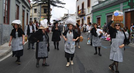 La carreta de San Bartolomé de Tirajana acude al Pino 2018 engalanada con su escudo heráldico