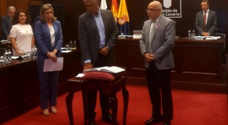 Paco González toma posesión de su cargo de consejero en el Cabildo de Gran Canaria