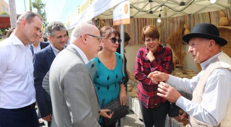 La Feria del Sureste se inaugura en Vecindario reivindicando “la defensa de los productos de la tierra y la artesanía”
