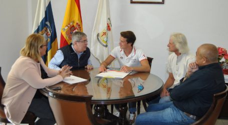 Elías Aretz presenta en el Ayuntamiento de San Bartolomé de Tirajana sus proyectos en vela