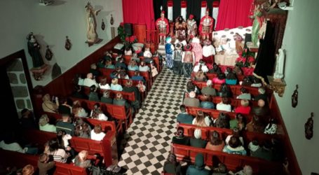 Centenares de familias reciben a los Reyes Magos en Arguineguín