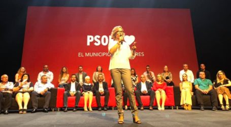 Conchi Narváez llena el Auditorio de ExpoMeloneras en la presentación de su candidatura