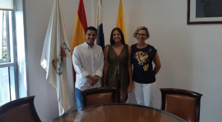 El Ayuntamiento reconoce los méritos de la gimnasta de Maspalomas Paula Rodríguez