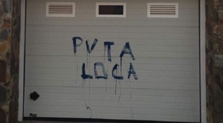 La vivienda de la portavoz de NC en Mogán amanece con pintadas insultantes