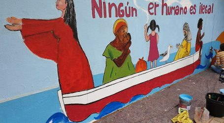 Estudiantes de Santa Lucía pintan murales a favor de la diversidad y la convivencia