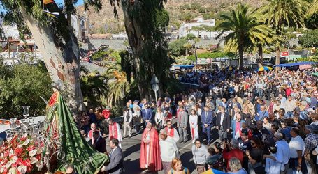 Miles de personas celebran el día grande de las fiestas de Santa Lucía