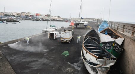 El Ayuntamiento de Mogán desinfecta el Muelle el Arguineguín