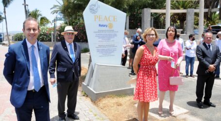 Inaugurado en el paseo de Meloneras el monumento que es el ‘Símbolo de las Ciudades Rotarias de la Paz’
