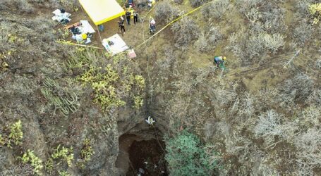 La bajada a la Sima de Jinámar abre el camino al primer sondeo arqueológico de la historia de este emblemático tubo volcánico