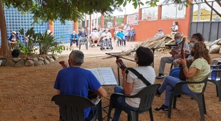 La Asociación Achimencey lleva la música canaria a las personas mayores de las residencias de Santa Lucía