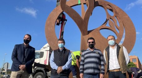 ‘Esencia’ del escultor Paco Rodríguez recibe a quienes acceden a Santa Lucía por la nueva rotonda de la Avenida del Atlántico