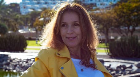 La escritora argentina Samy Bayala se cita en la Biblioteca Insular con los miembros del ‘Espacio Fronterizos’