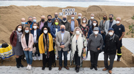 El Cabildo revalida la solidaridad con La Palma en un homenaje a su comunidad educativa