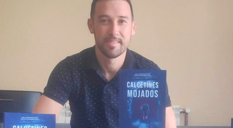 Aday Ortega presenta en Agüimes su trilogía policiaca ‘Calcetines mojados’.