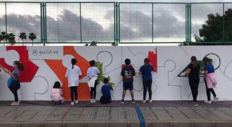 El alumnado del CEIP Oasis de Maspalomas realiza un mural sobre la multiculturalidad de las islas