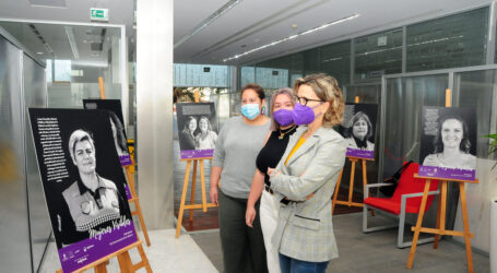 Gran acogida a la exposición `Mujeres Visibles´ instalada en el hall de las oficinas municipales