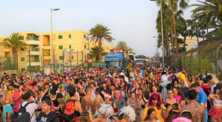 Más de 200.000 personas participaron en la Gran Cabalgata del Carnaval Internacional de Maspalomas