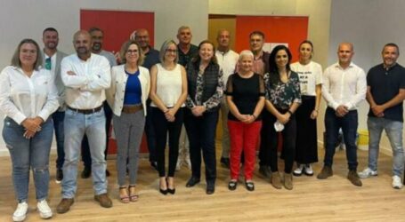 La ejecutiva del PSOE de San Bartolomé de Tirajana insta a la alcaldesa a reunirse con los representantes de los trabajadores del servicio de hamacas y sombrillas.