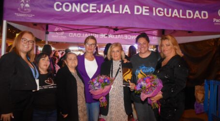 El Ayuntamiento reconoce el papel de cinco mujeres referentes del municipio  en la  inauguración de la Avenida 8 de Marzo