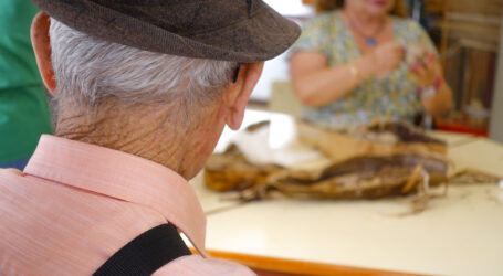 El Museo y Parque Arqueológico Cueva Pintada promueve talleres para activar los recuerdos de las personas mayores con antiguos juegos tradicionales