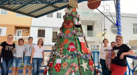 Siete singulares árboles de Navidad decoran las plazas de Mogán