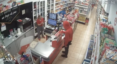 Un varón atraca un supermercado en Vecindario a punta de machete